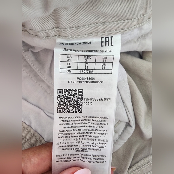 Men's Guess Cargo Shorts - Picture 3 of 6